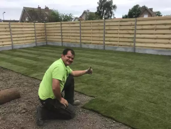 tuinen-jardins-peters-94 - Uitsnijden van u bestaand gazon